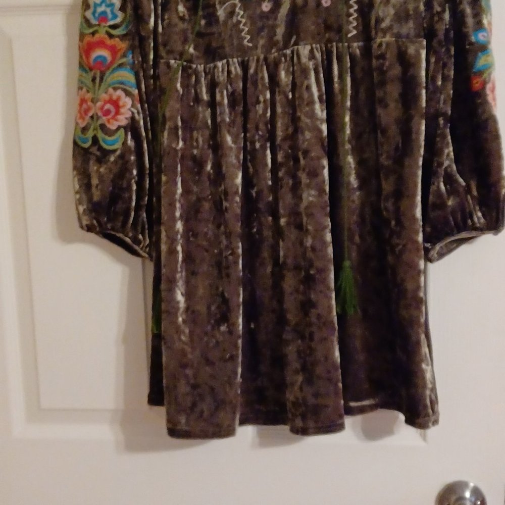 Dress - Picture 2 of 4
